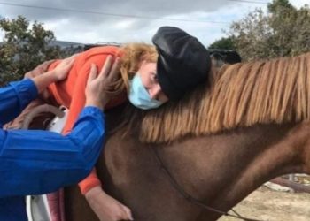 Η Μυρτώ της Πάρου κάνει ιππασία για πρώτη φορά![video]