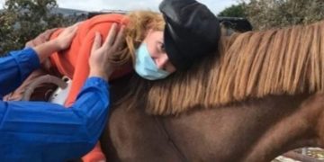 Η Μυρτώ της Πάρου κάνει ιππασία για πρώτη φορά![video]