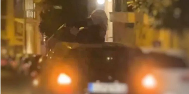 Καλλιθέα: Γνωστό μοντέλο “Το Έκανε” με τον σύντροφό της επάνω στο αυτοκίνητο[photos]