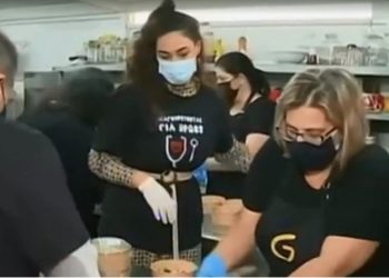 Μπράβο τους! Εστιάτορες στη Σίνδο έβαλαν «λουκέτο» στα μαγαζιά τους αλλά μαγειρεύουν για γιατρούς και νοσηλευτές