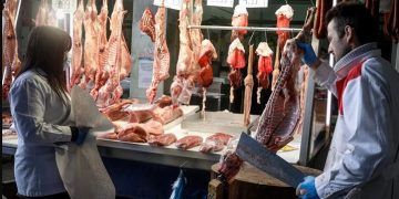 Alldaynews.gr Τραγικό Συμβάν: 22χρονη έχασε το χέρι της από μηχανή του κιμά – Ακρωτηριάστηκε από την παλάμη