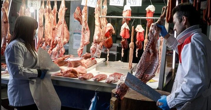 Alldaynews.gr Τραγικό Συμβάν: 22χρονη έχασε το χέρι της από μηχανή του κιμά – Ακρωτηριάστηκε από την παλάμη