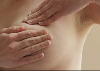 Όγκος στο στήθος: Τι τον προκαλεί εκτός από καρκίνο