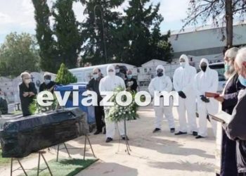 Με ειδικές στολές στην κηδεία Νεκρού με κορονοϊό[photo]