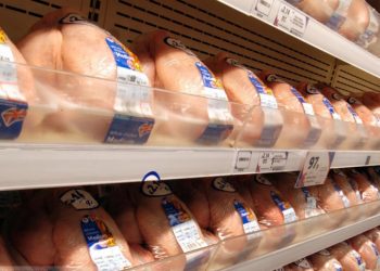 Προσοχή αν αγοράζετε φτηνά κοτόπουλα στα σούπερ μάρκετ -Δείτε τι συμβαίνει
