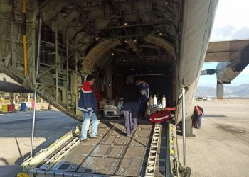 Πέθανε ένας από τους τρεις ασθενείς που μεταφέρθηκαν με C 130 στην Αθήνα