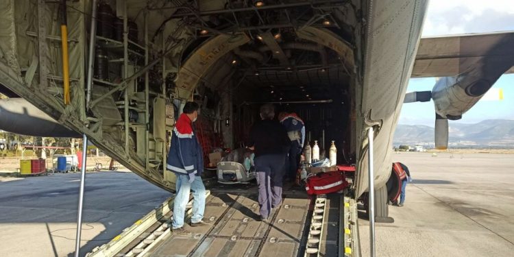 Πέθανε ένας από τους τρεις ασθενείς που μεταφέρθηκαν με C 130 στην Αθήνα