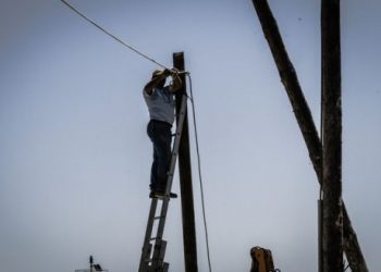 Κραυγή αγωνίας πατέρα: “Κόψε το ρεύμα σε μία ώρα, τώρα κάνει μάθημα το παιδί μου”