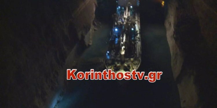 “Κόλλησε” πλοίο στον Ισθμό της Κορίνθου λόγω κατολίσθησης (video)