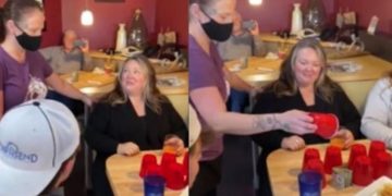 Alldaynews.gr Πελάτες παίζουν με την σερβιτόρα και της αφήνουν 1000 δολάρια φιλοδώρημα (Video)