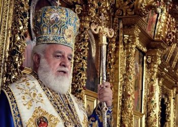 Μητροπολίτης σε δημοσιογράφο: «Σκασμός, παλιάνθρωπε» (Video)