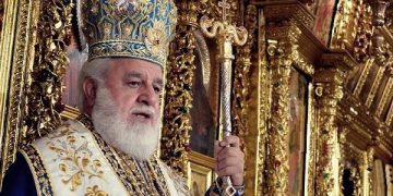 Μητροπολίτης σε δημοσιογράφο: «Σκασμός, παλιάνθρωπε» (Video)