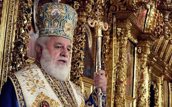 Μητροπολίτης σε δημοσιογράφο: «Σκασμός, παλιάνθρωπε» (Video)