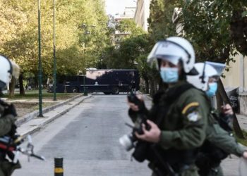 Απαγόρευση συγκεντρώσεων άνω των 4 ατόμων από σήμερα σε όλη τη χώρα – Βαριά πρόστιμα