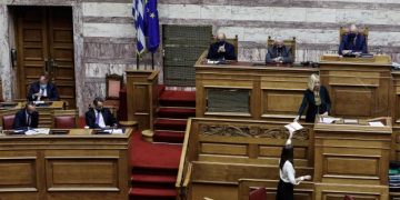 Alldaynews.gr Γεννηματά κατά Μητσοτάκη: Έπρεπε να είχε μπει καραντίνα 14 ημέρες, αλλά αυτός ήρθε στη Βουλή (Video)