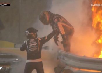 Formula 1: Σοκαριστικό ατύχημα στο Μπαχρέιν – Εξερράγη μονοθέσιο στην πρώτη στροφή (Video)