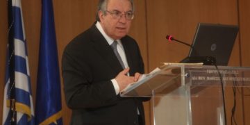 Alldaynews.gr Μπαμπινιώτης: Υπάρχουν και Ελληνικές λέξεις για take away, delivery και lockdown