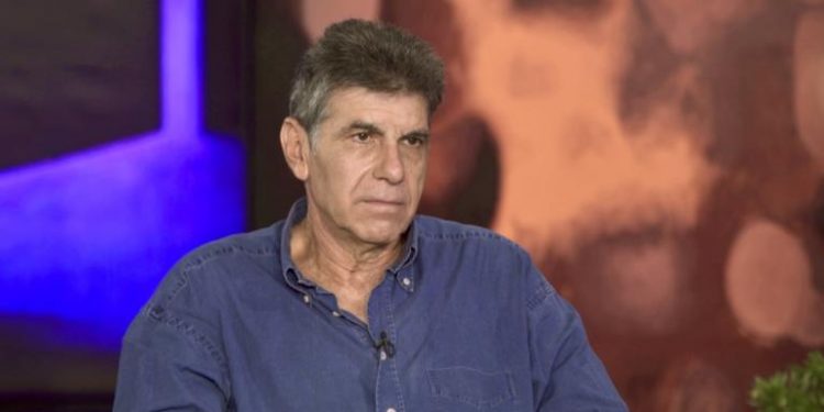 Alldaynews.gr Γιάννης Μπέζος: “Δεν θέλω να μιλάω με ηλίθιους” (video)