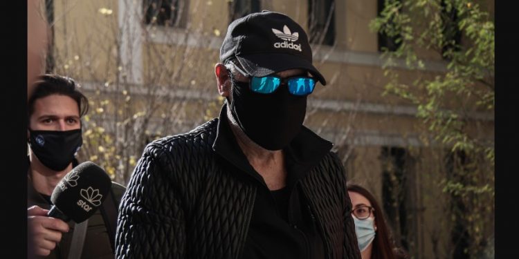 Alldaynews.gr «Είμαι εγκληματίας», είπε ειρωνικά! Στον εισαγγελέα με χειροπέδες ο Νότης Σφακιανάκης