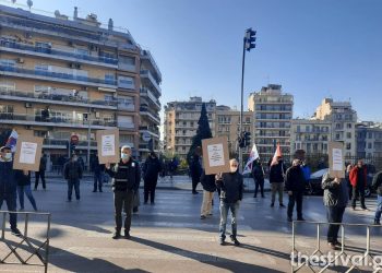 ΤΩΡΑ στη Θεσσαλονίκη: Αιφνιδιαστική διαδήλωση του ΠΑΜΕ μπροστά στο ΥΜΑΘ – Επί ποδός η ΕΛΑΣ (video)