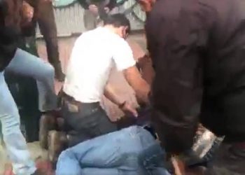 Πολυτεχνείο – Συγκλονιστικό βίντεο: Κατέρρευσε άνδρας από τα επεισόδια στο κέντρο