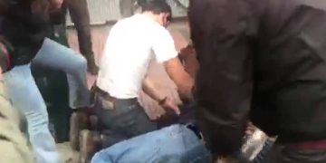 Πολυτεχνείο – Συγκλονιστικό βίντεο: Κατέρρευσε άνδρας από τα επεισόδια στο κέντρο