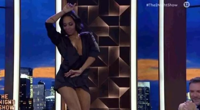 «Φωτιές» άναψε η Θεοδώρα Ρασέλ με το τσιφτετέλι της – Άλαλος ο Γρηγόρης Αρναούτογλου