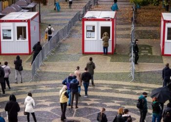 Μας δείχνει το δρόμο: Το πρωτοποριακό πείραμα της Σλοβακίας που ρίχνει 50% τα κρούσματα χωρίς lockdown