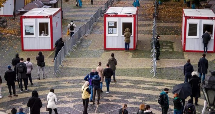 Alldaynews.gr Μας δείχνει το δρόμο: Το πρωτοποριακό πείραμα της Σλοβακίας που ρίχνει 50% τα κρούσματα χωρίς lockdown