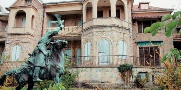 Alldaynews.gr Τατόι – Απίστευτη Ανακάλυψη: Βρέθηκαν θαμμένες 70 βαλίτσες της Φρειδερίκης – Τι περιέχουν