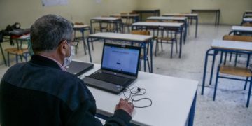 Alldaynews.gr Ξεκινά από σήμερα η τηλεκπαίδευση σε δημοτικά και νηπιαγωγεία – Τι ισχύει για γονείς και εκπαιδευτικούς