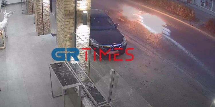 Θεσσαλονίκη: Σοκαριστικό βίντεο από το τροχαίο στα Διαβατά!