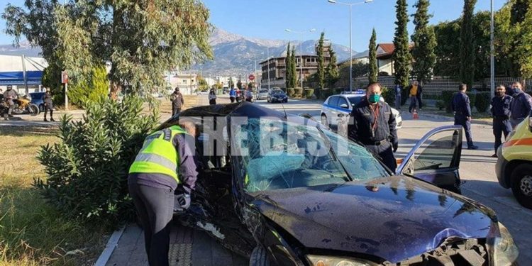 Σοκαριστικό τροχαίο στην Πάτρα – Άμορφη μάζα οι λαμαρίνες (pics, video)