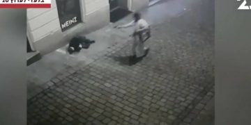 Alldaynews.gr Μακελειό με 4 νεκρούς στη Βιέννη: Βίντεο σοκ με δράστη να πυροβολεί εν ψυχρώ πολίτη – Πληροφορίες για ομήρους (video)
