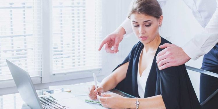 Alldaynews.gr Έρευνα στην Ελλάδα για σ3ξουαλική παρενόχληση στην εργασία- Το 85% των γυναικών έχει πέσει θύμα