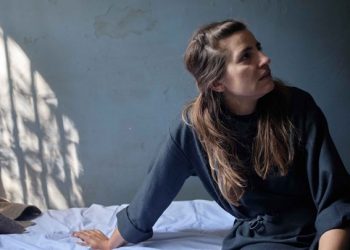 αγριες μέλισσες - Ελένη