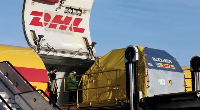 Alldaynews.gr Έφτασαν στην Αθήνα οι 83.850 δόσεις του εμβολίου Pfizer