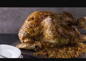 Χριστούγεννα: 5 συνταγές για να φτιάξετε την τέλεια γεμιστή γαλοπούλα