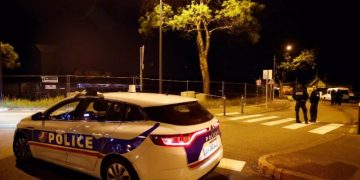 Alldaynews.gr Νέο Μακελειό: 48χρονος σκότωσε τρεις αστυνομικούς – Κρατούσε όμηρο τη γυναίκα του