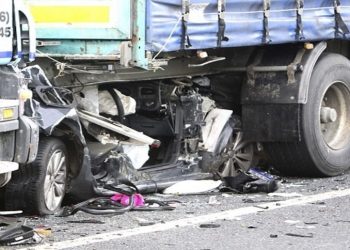 Νέα Τραγωδία: Νταλίκα μπήκε σε σπίτι-Νεκρή 17χρονη που διάβαζε στο δωμάτιό της