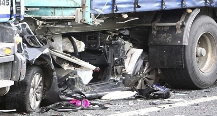 Νέα Τραγωδία: Νταλίκα μπήκε σε σπίτι-Νεκρή 17χρονη που διάβαζε στο δωμάτιό της