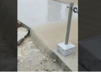 Ακρόπολη: Πλημμύρισε η τσιμεντένια κατασκευή![video]