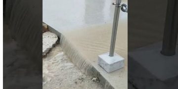 Ακρόπολη: Πλημμύρισε η τσιμεντένια κατασκευή![video]