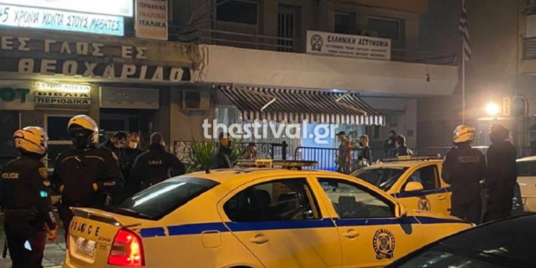 Θεσσαλονίκη: 32χρονος αυτοτραυματίστηκε έξω από αστυνομικό τμήμα[Σκληρές Εικόνες]
