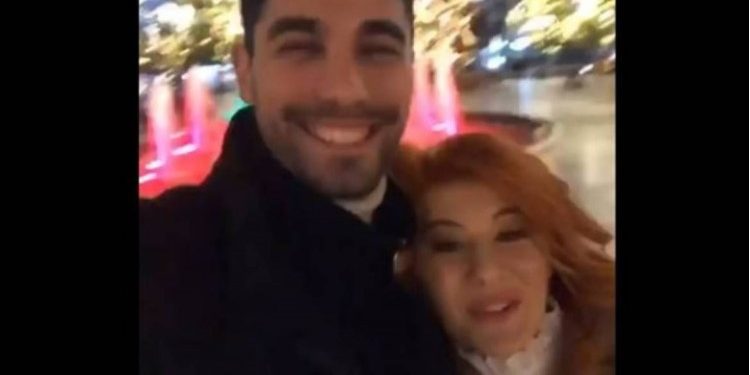 Βασιλάκος και Νικολέττα κυκλοφορούσαν χωρίς μάσκες στο Σύνταγμα και με απαγόρευση κυκλοφορίας[photo]