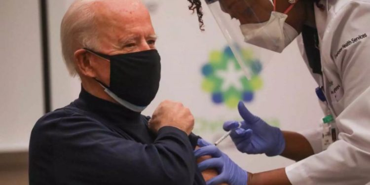 Ο Τζο Μπάιντεν έκανε το εμβόλιο της Pfizer[video]