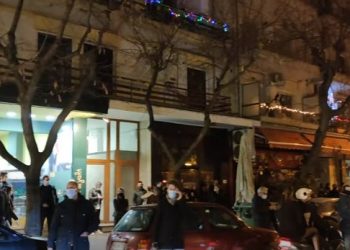Θεσσαλονίκη: Η αστυνομία διέκοψε διαμπαλκονική συναυλία![video]
