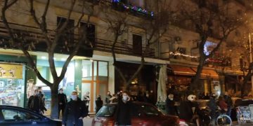 Θεσσαλονίκη: Η αστυνομία διέκοψε διαμπαλκονική συναυλία![video]