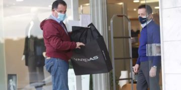 Ο Άδωνις Γεωργιάδης ψώνισε με click away! “Όλα απλά, εύκολα και γρήγορα”[photos]