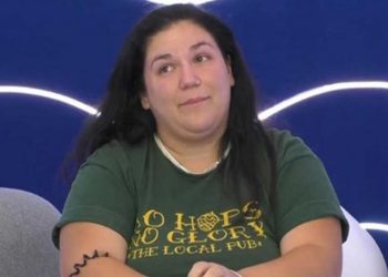 Αφροδίτη Γεροκωνσταντή στο κρεβάτι μόνο με το… σεντόνι της![Αποκαλυπτική Φωτό]